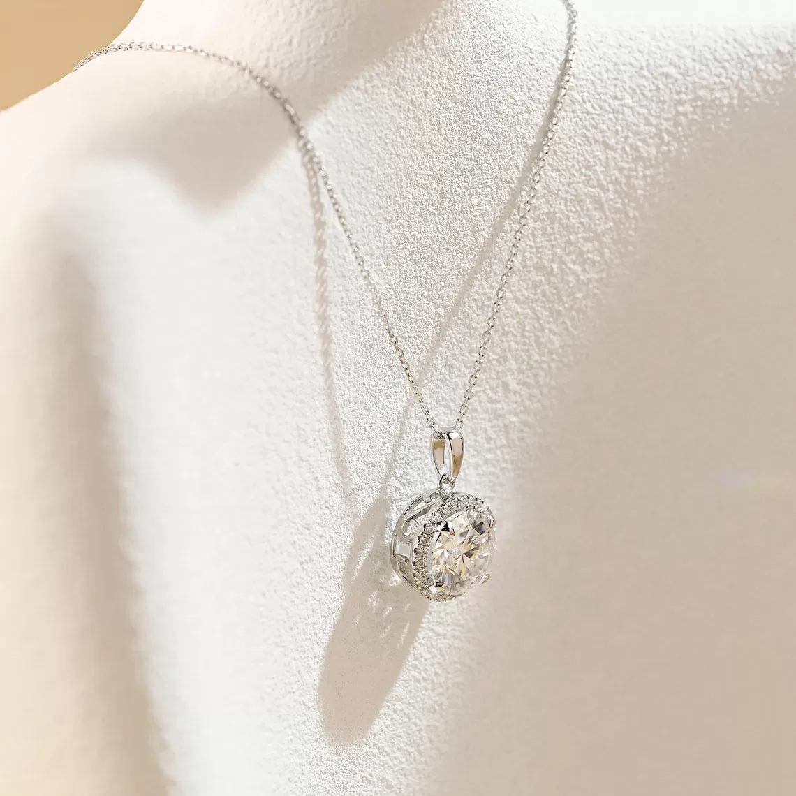 0.50 CT Round Moissanite Diamond Halo Necklace