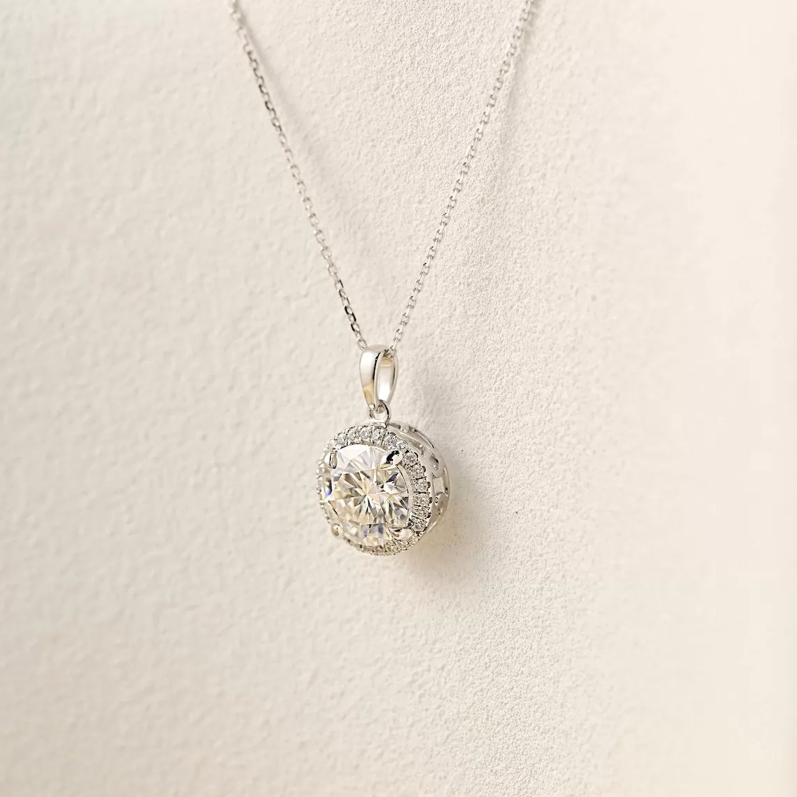 0.50 CT Round Moissanite Diamond Halo Necklace