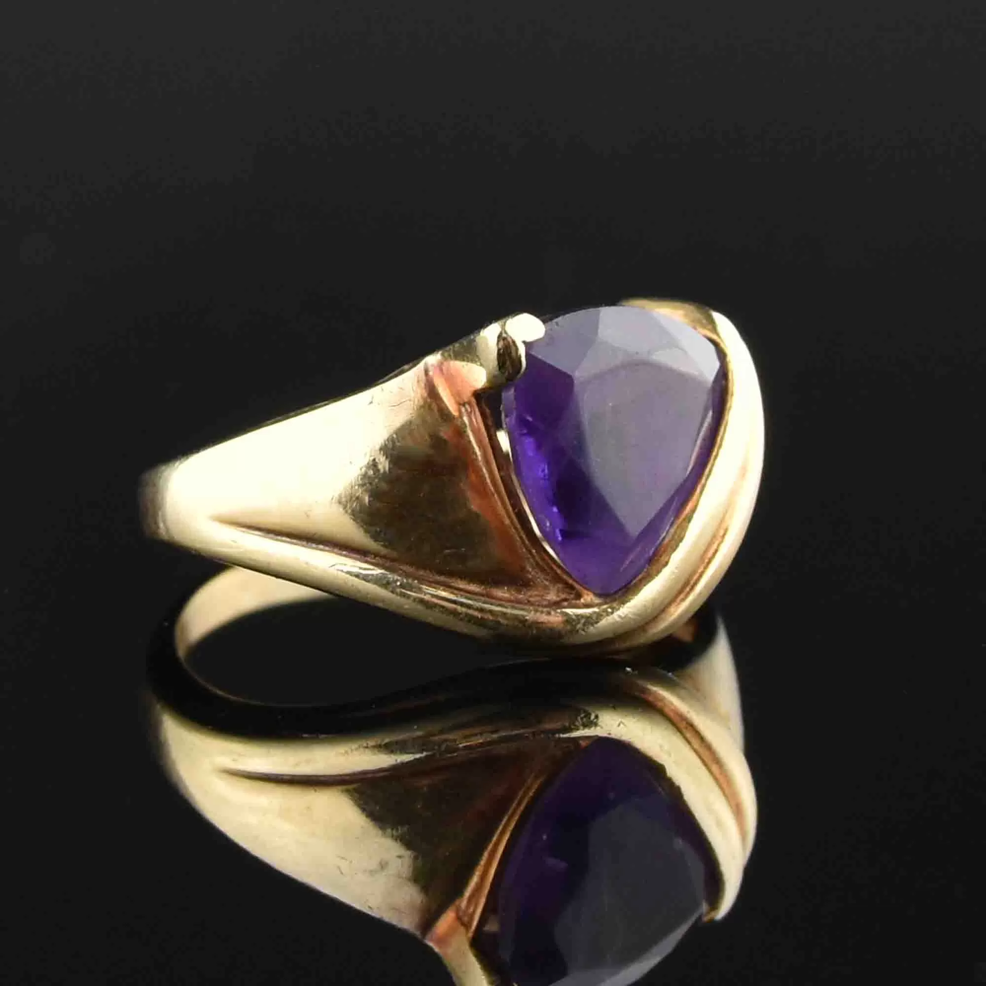 10K Gold Trillion Cut Amethyst Ring