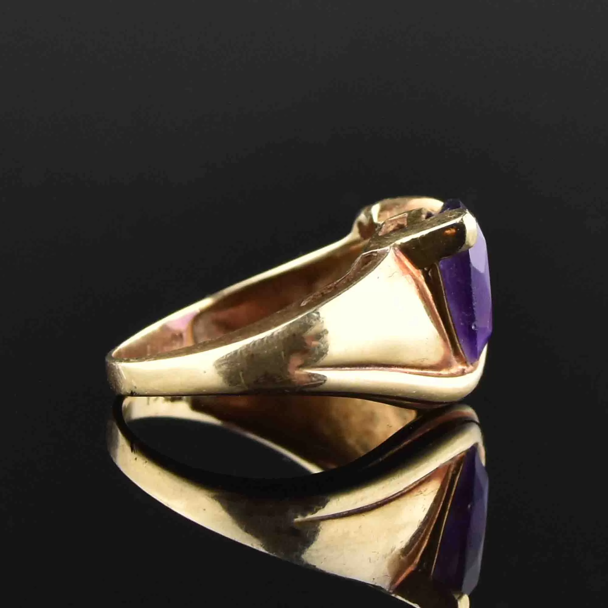 10K Gold Trillion Cut Amethyst Ring