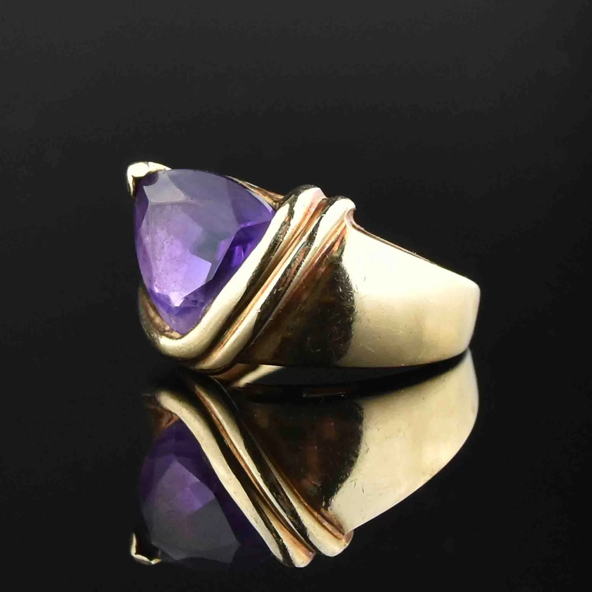 10K Gold Trillion Cut Amethyst Ring