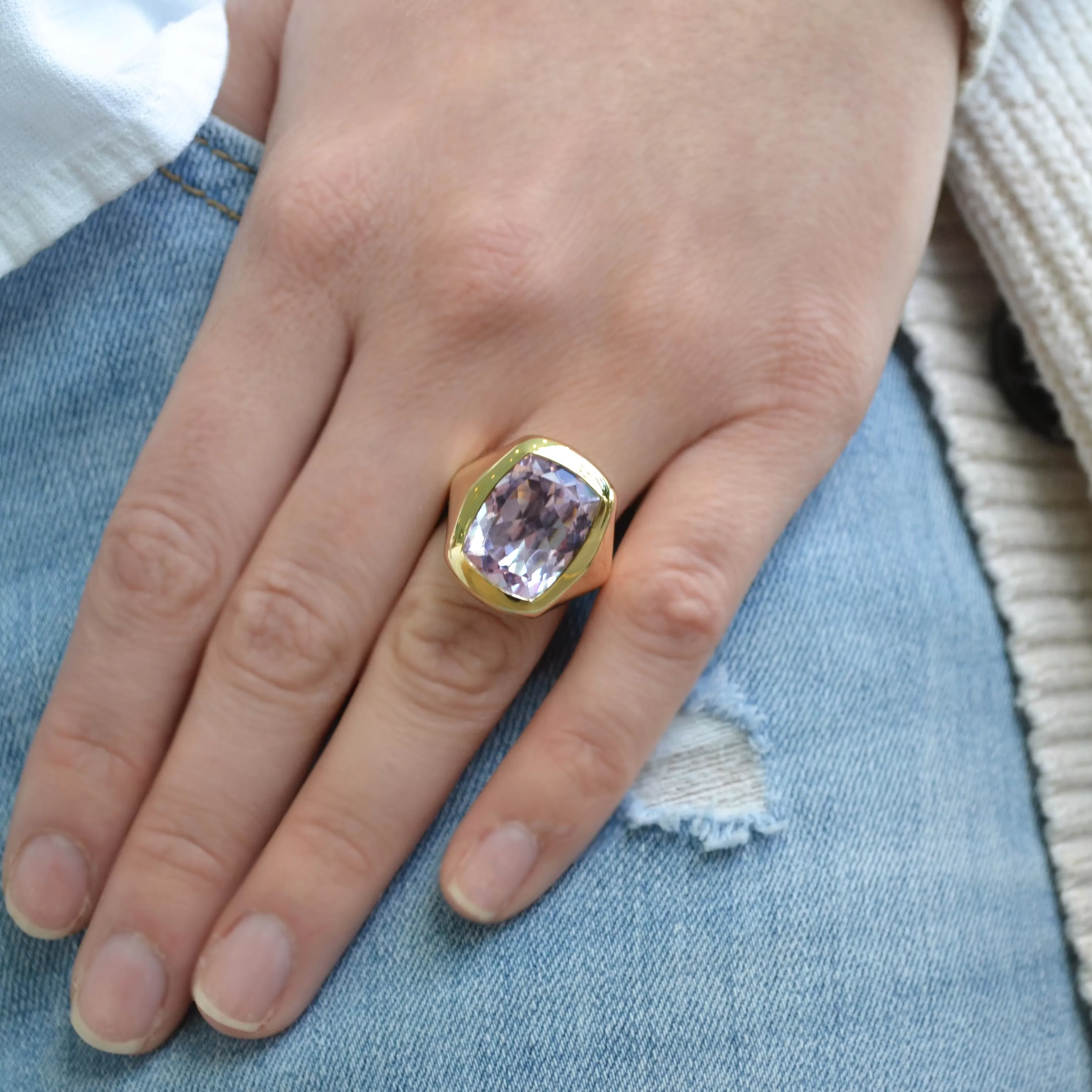 A & Furst - Essential - Cocktail Ring with Rose de France, 18k Yellow Gold