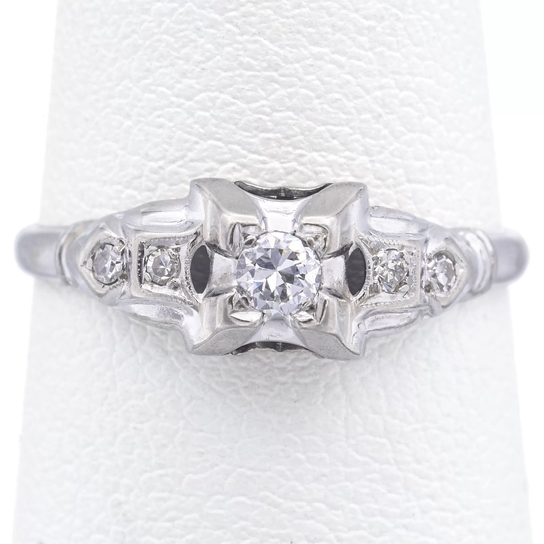 Antique 18K White Gold 0.17 TCW Diamond Art Deco Band Ring Size 6.5