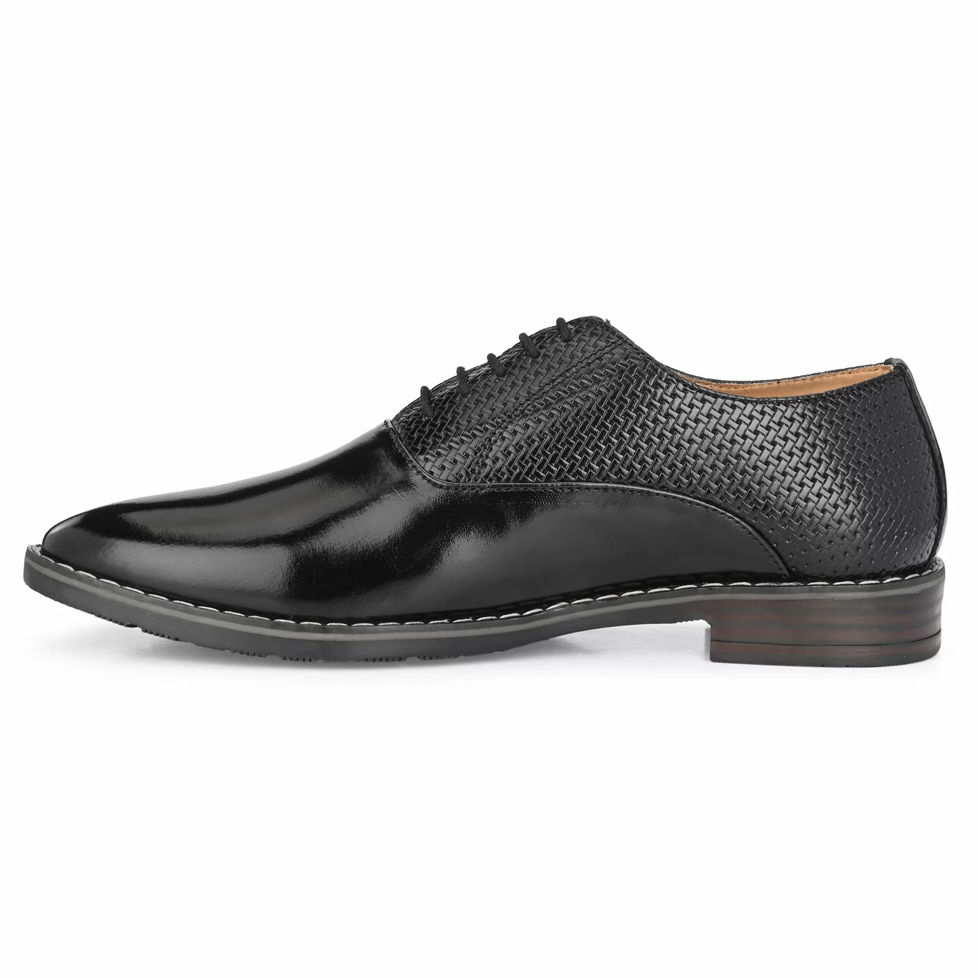 Attitudist Unisex Handcrafted Oxford Glossy Black Laceup Derby Shoes With Semi Chatai Design