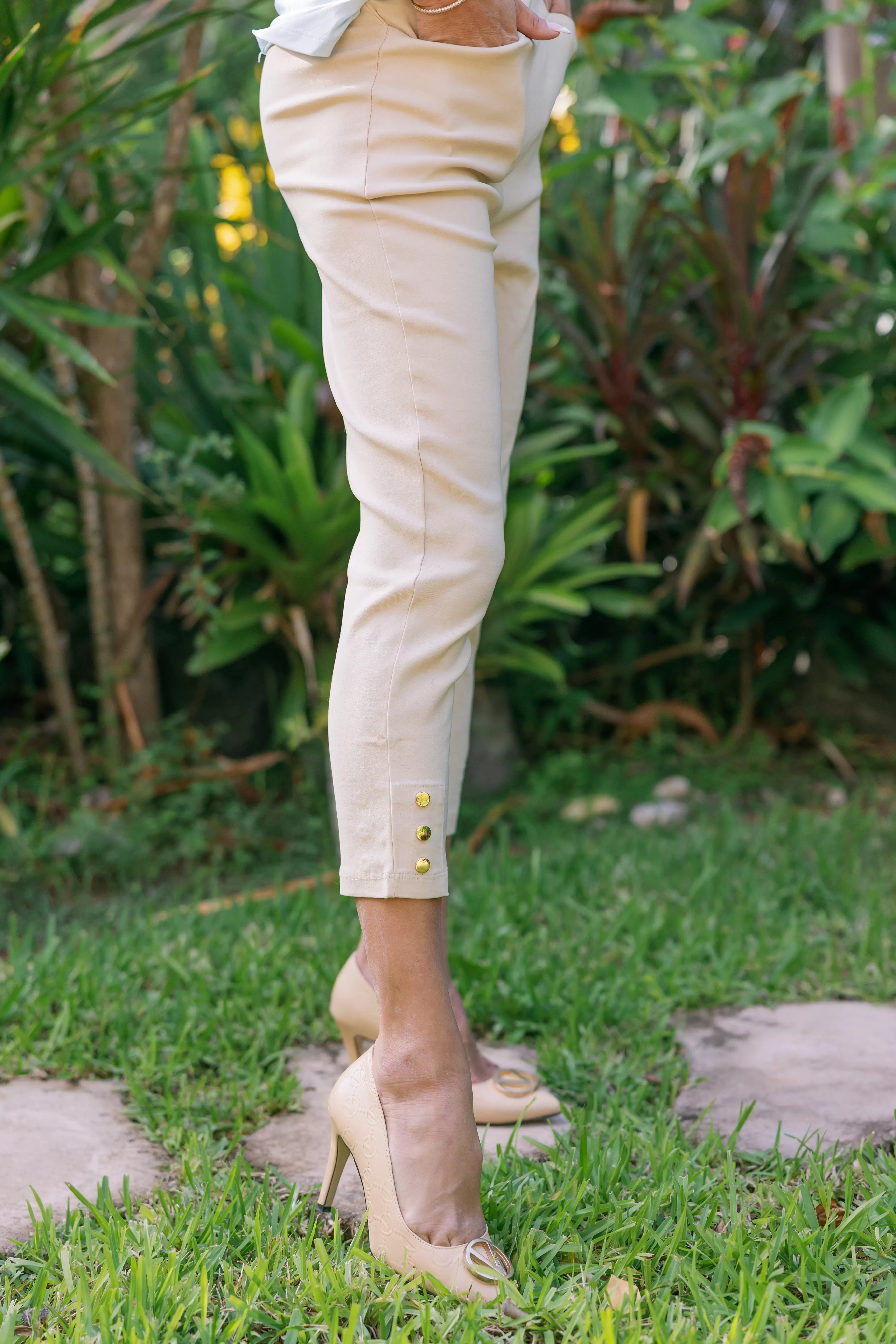 Capri Pants Solid Ivory