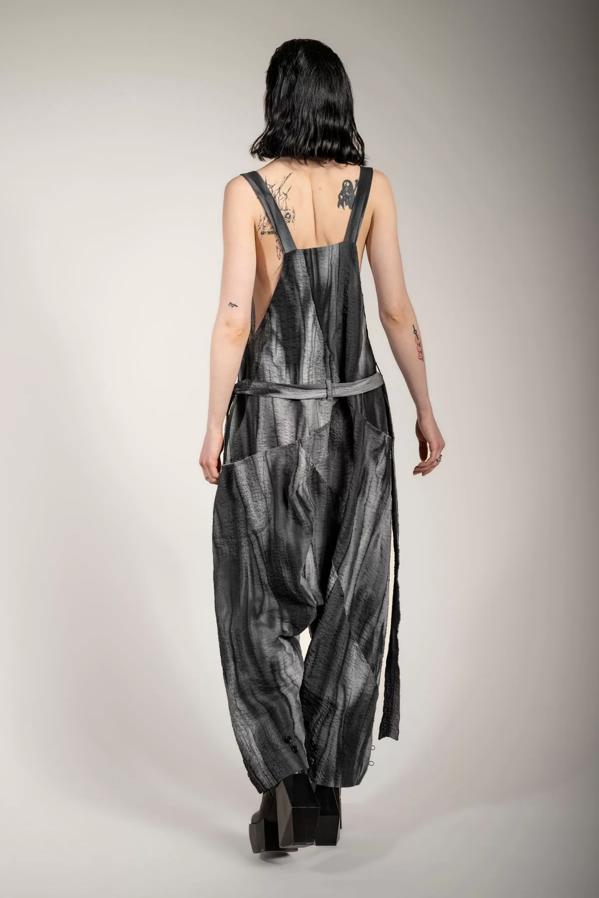 eigensinnig wien | Rilke | Extravaganter Drop Crotch Jumpsuit aus grauer Baumwolle