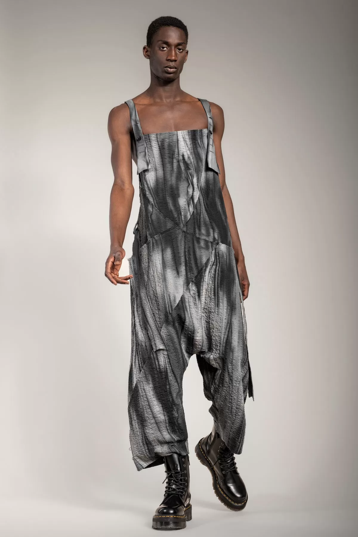 eigensinnig wien | Rilke | Extravaganter Drop Crotch Jumpsuit aus grauer Baumwolle