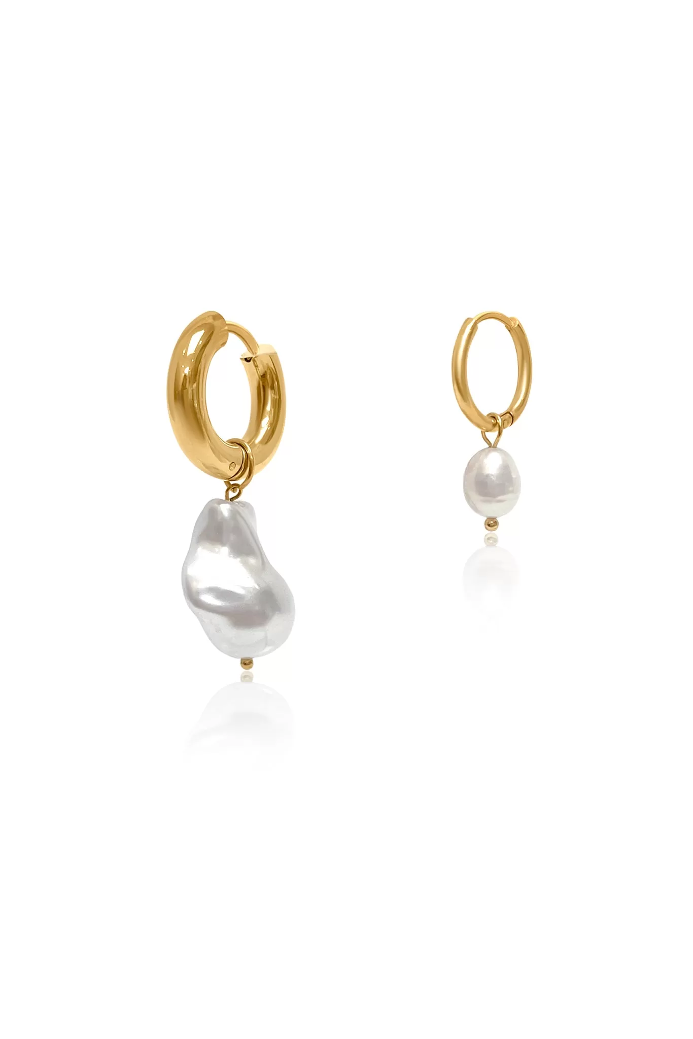 IOS Baroque Pearl Huggie Earring Set