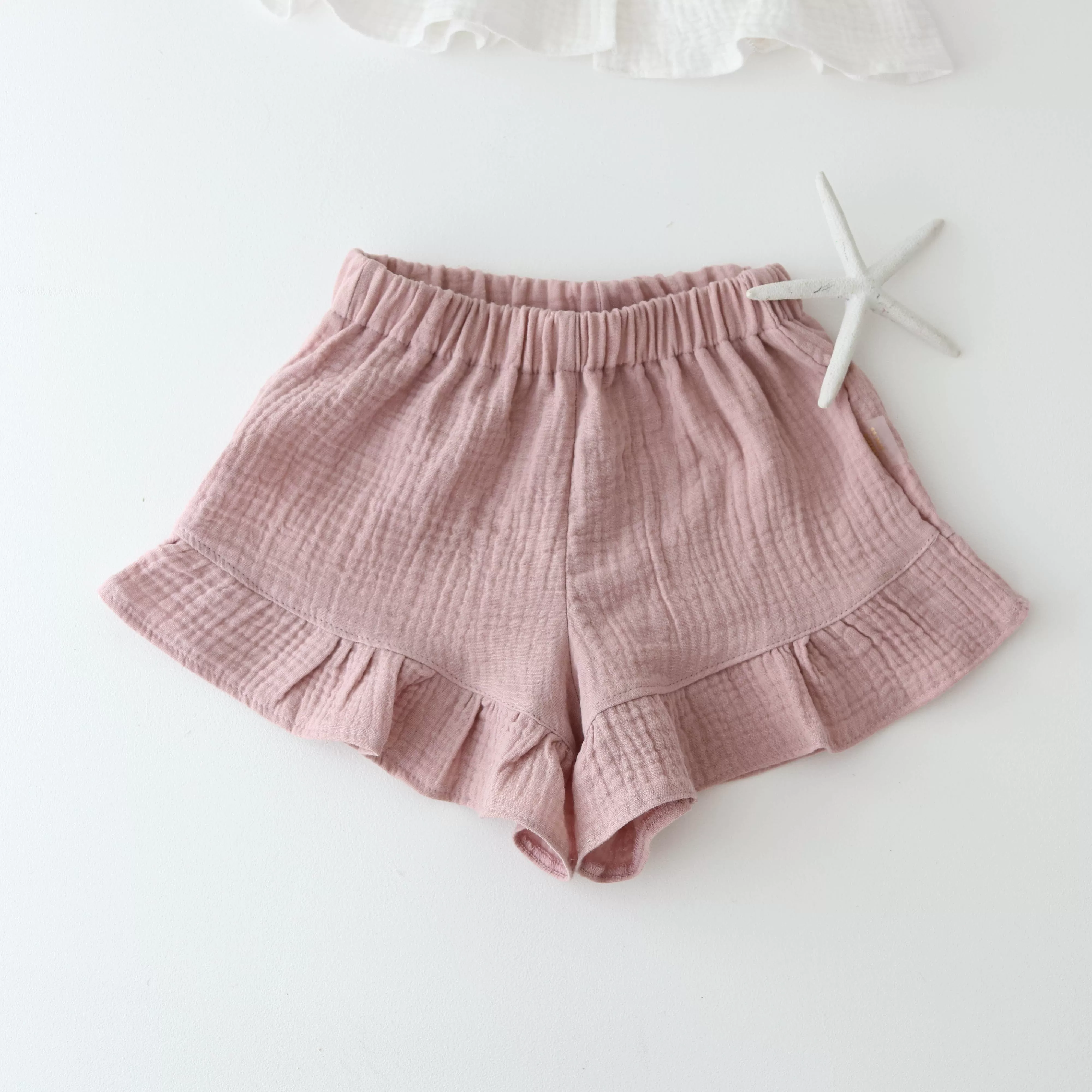 Muslin shorts with a ruffle - DUSKY PINK