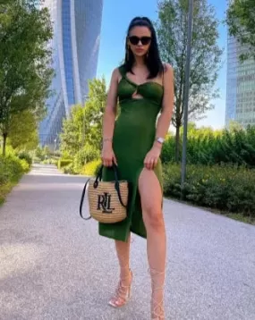 Solid one shoulder midi dress in green