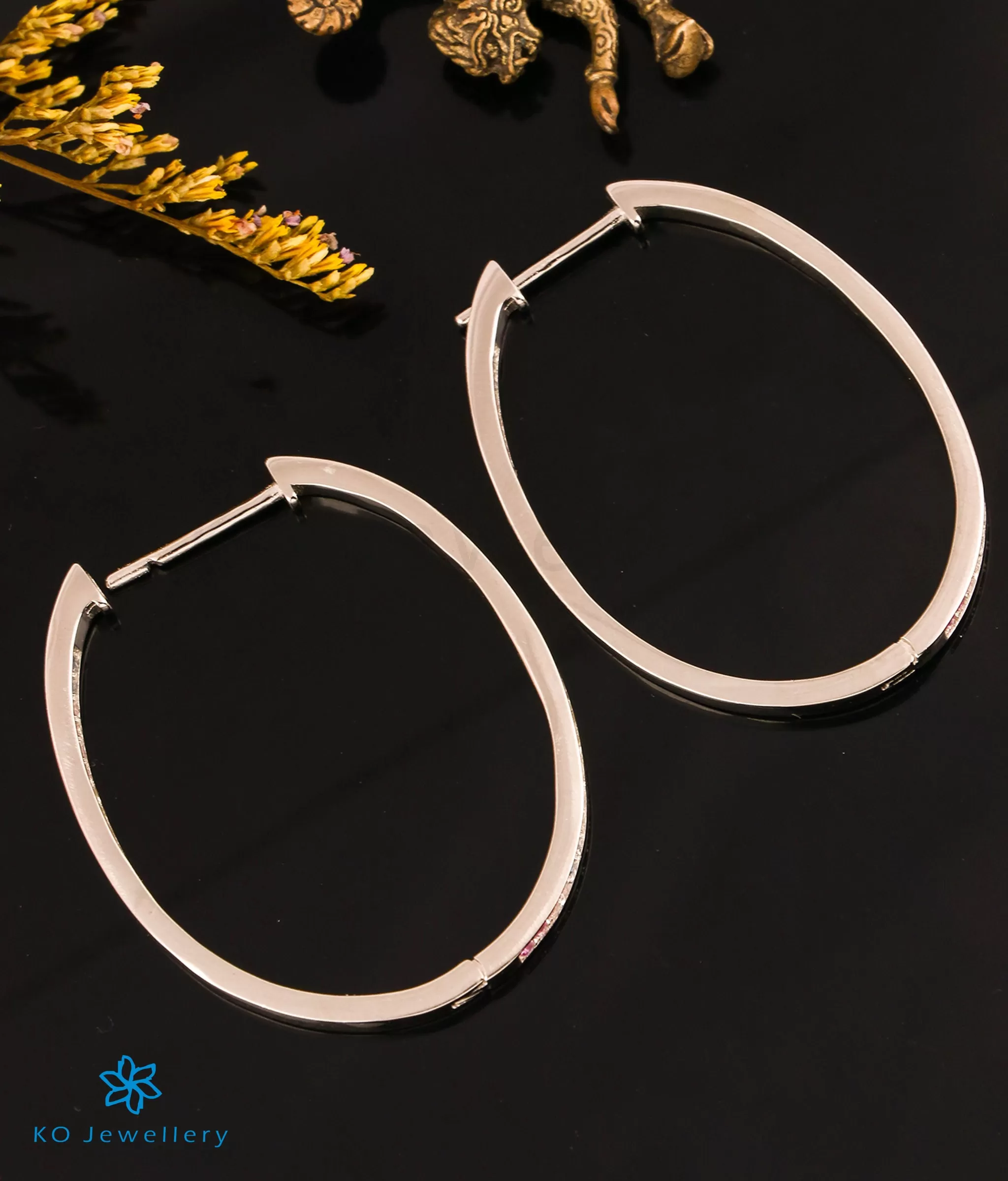 The Vivarna Oval Sparkle Silver Hoops